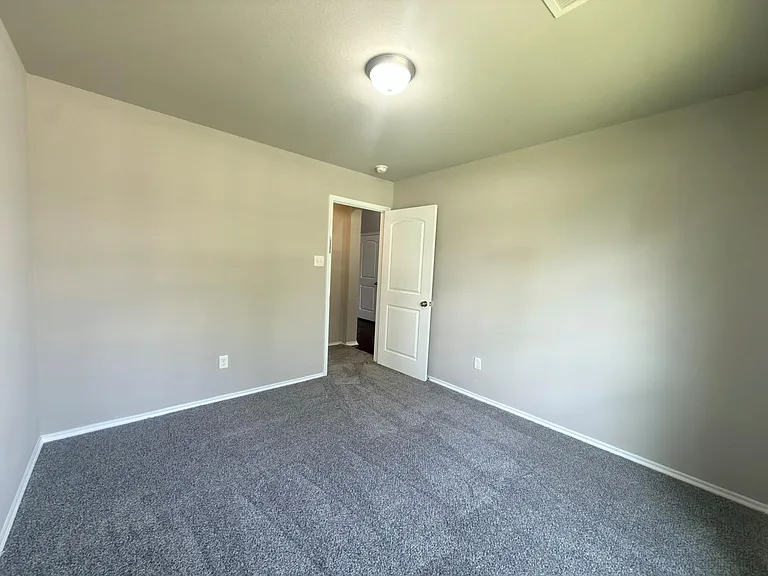 1975 Briar Grove Dr — Photo 2