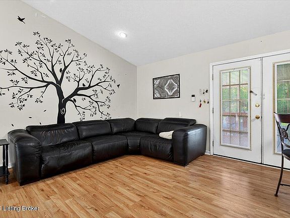 4th image of 404 Cedarview Dr