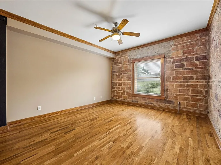 215 W Norma St #302 — Photo 29