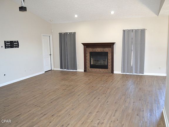 4th image of 4823 McCall Ln