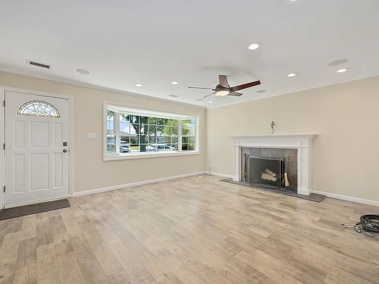 3419 Flora Vista Ave — Photo 3
