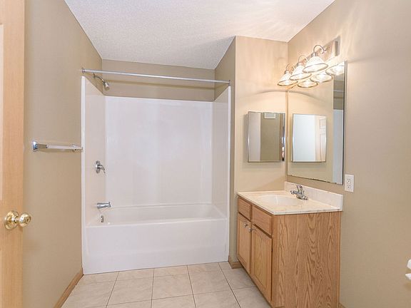 3rd image of 1321 Lake Dr #131