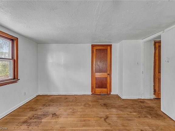 5th image of 15521 Lotus Dr