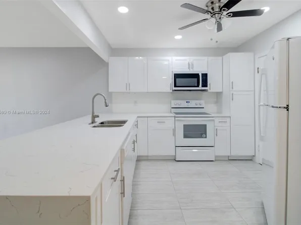 2251 NW 48th Ter APT 208, Lauderhill, FL 33313