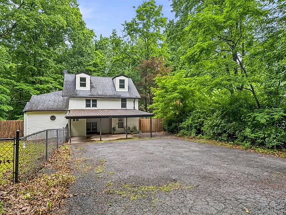2nd image of 425 Old Dutch Hollow Road