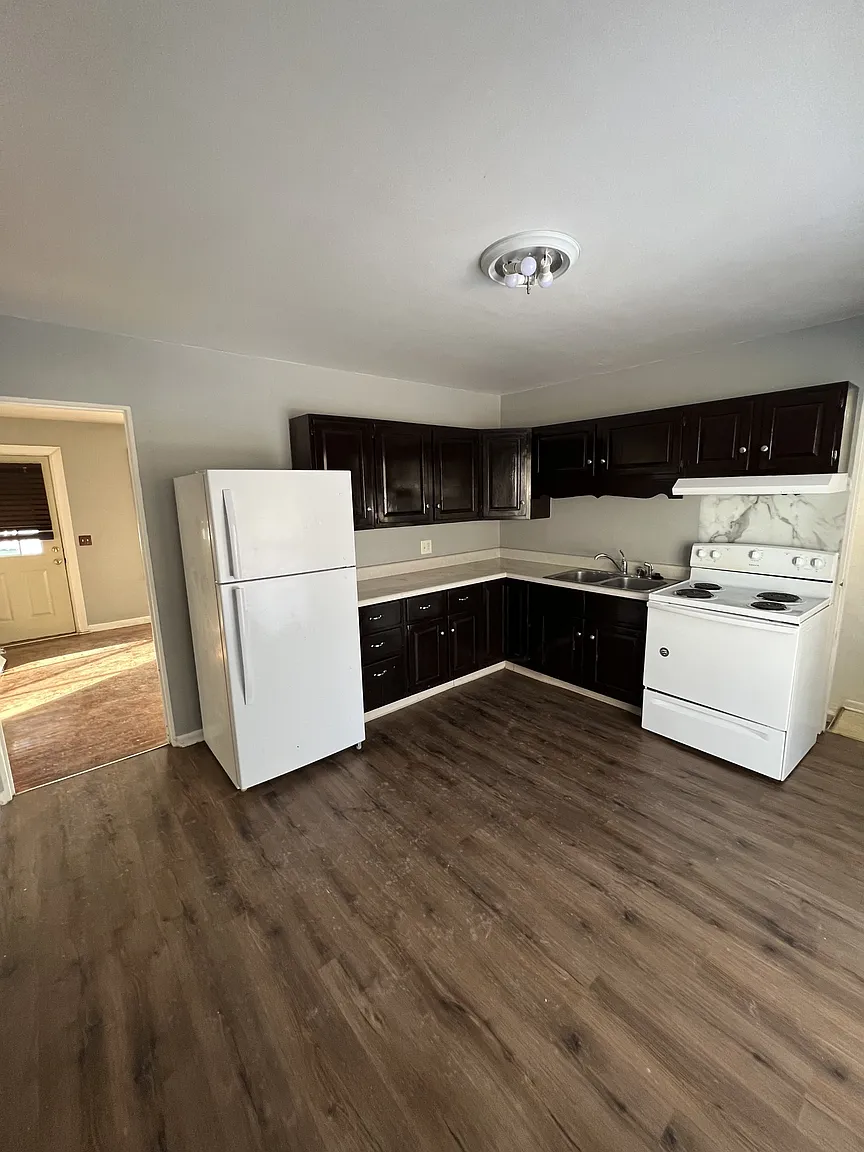123 E Graham Ave photo 1