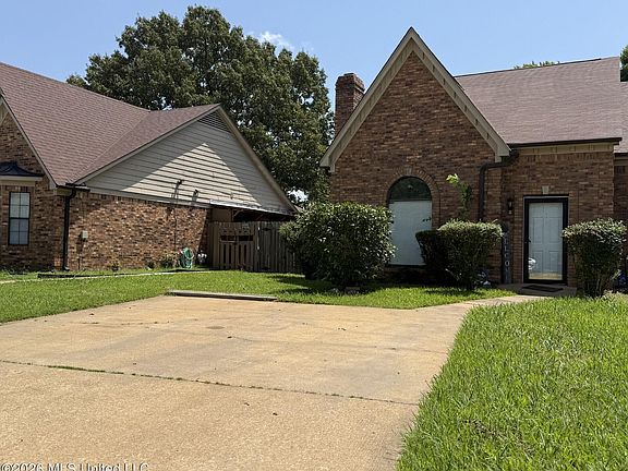5th image of 7090 Greenbriar Dr