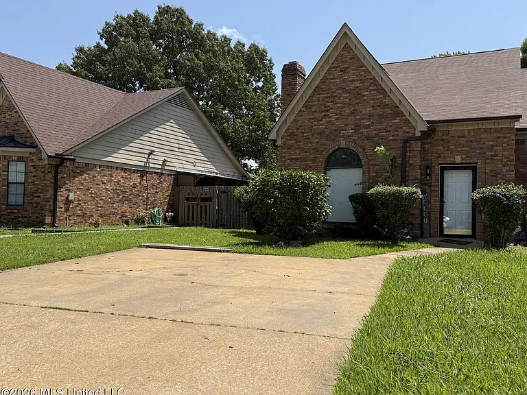 7090 Greenbriar Dr — Photo 5