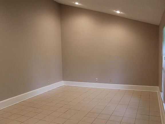 3rd image of 2016 Fairmeadow Dr