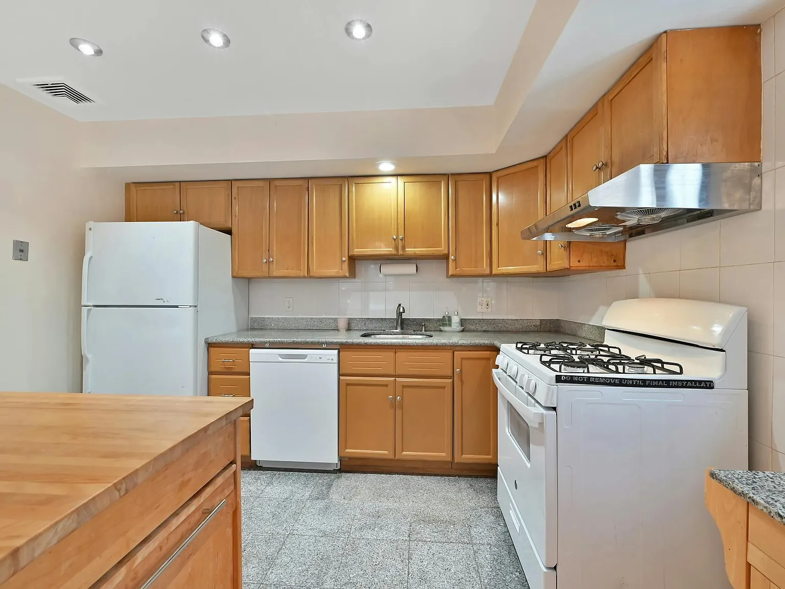 4 bed, 1944 sqft, $4,200 — Photo 4