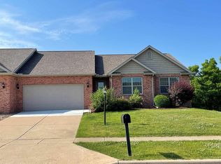 1914 English Oak, Washington, IL 61571
