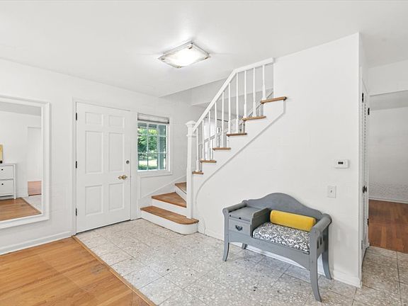 3rd image of 2670 Summit Ave