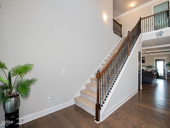 4th image of 720 Bedfordshire Ln