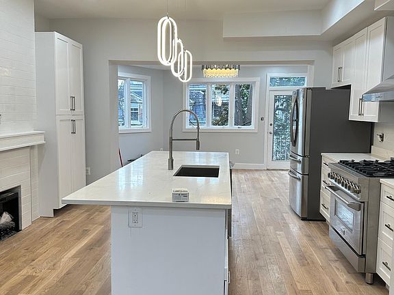 4th image of 3036 Cambridge Pl NW