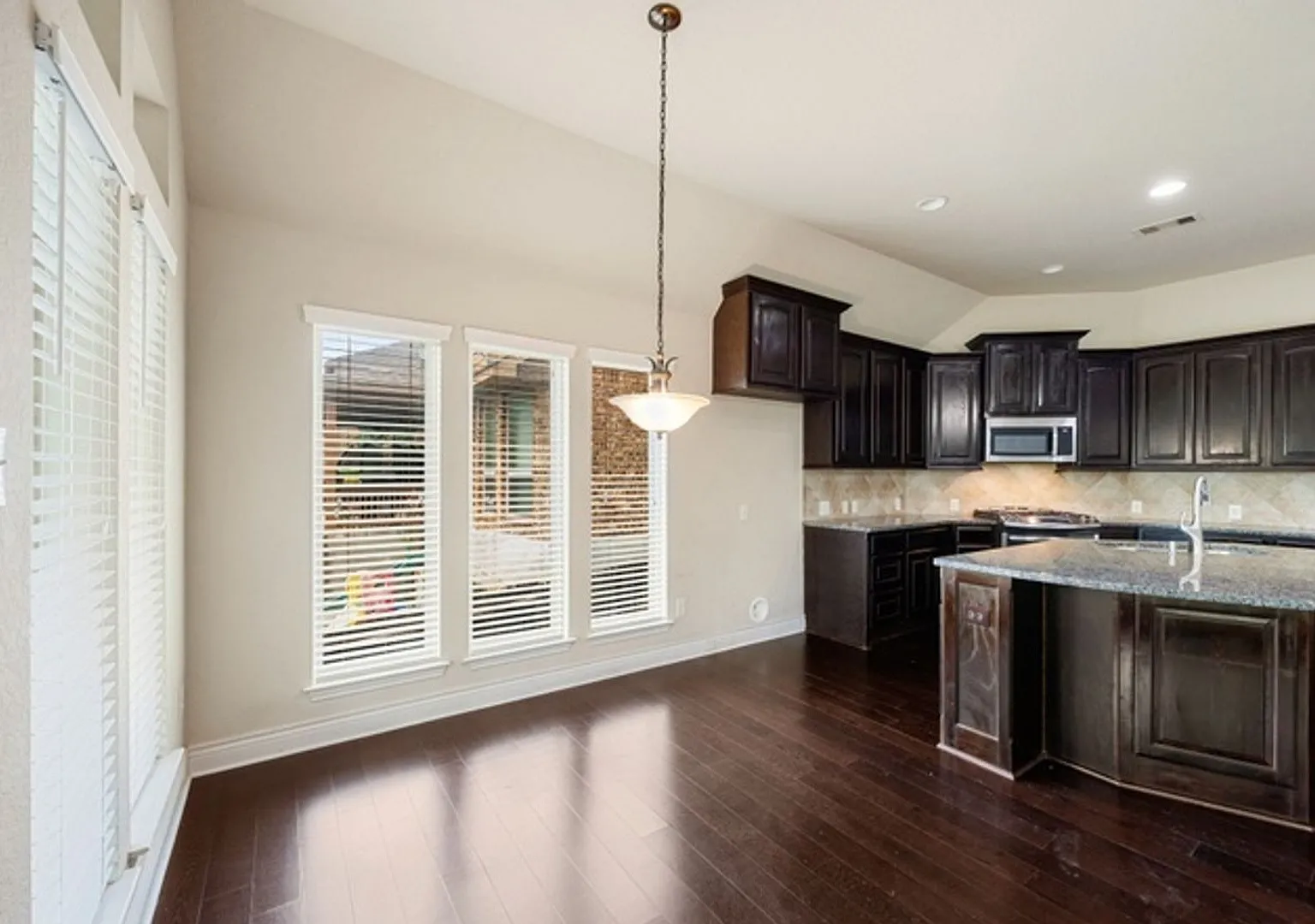 Spacious 4BR House in San Antonio — Photo 3