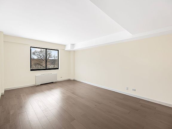 3rd image of 3671 Hudson Manor Ter APT 1A