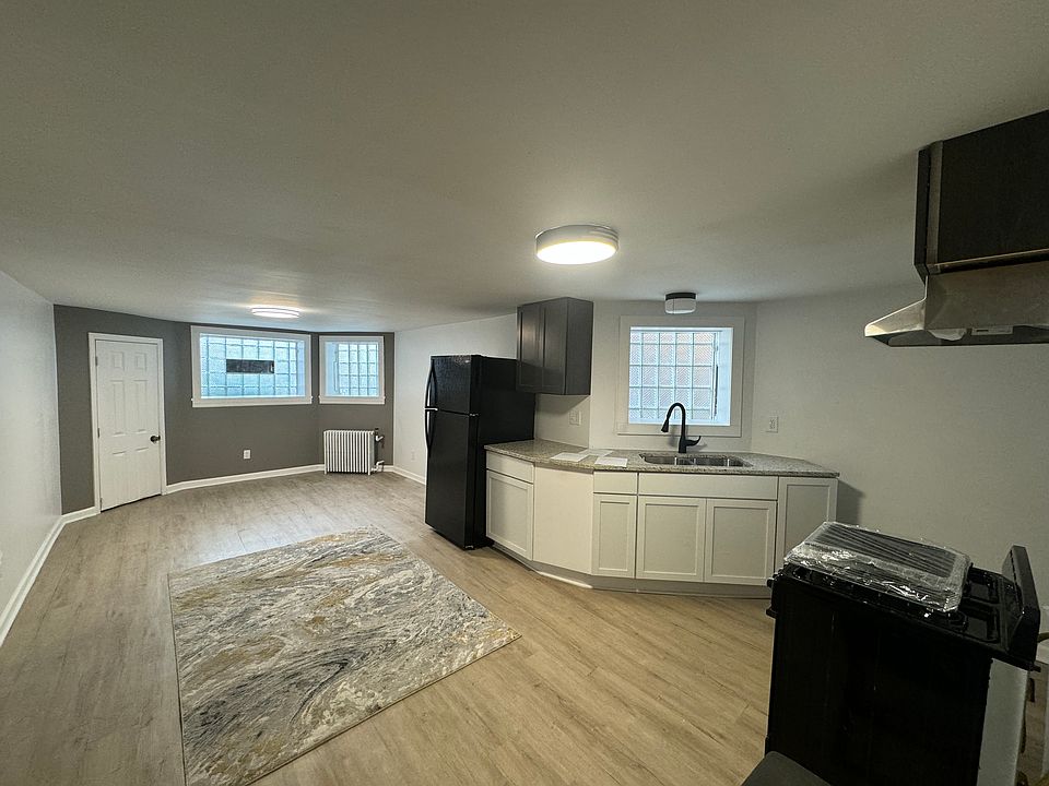 Kitchen Area / Living Room (newly renovated)