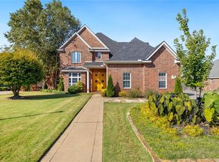 203 NW Yukon Trl, Bentonville, AR 72712