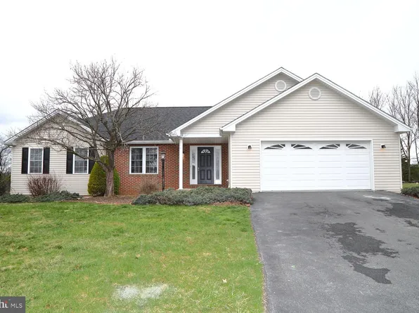 12 Arlington Dr, Carlisle, PA 17015