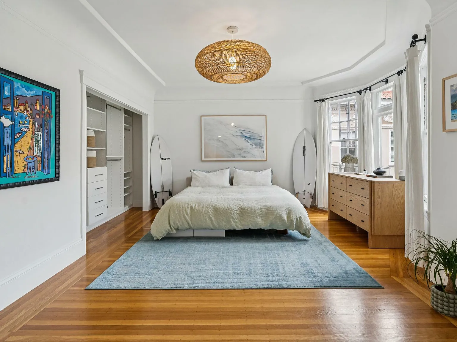 1 bed, 1.0 bath, 1040 sqft, $5,950 — Photo 3