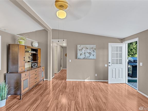 3rd image of 10821 W Lake Joy Dr NE