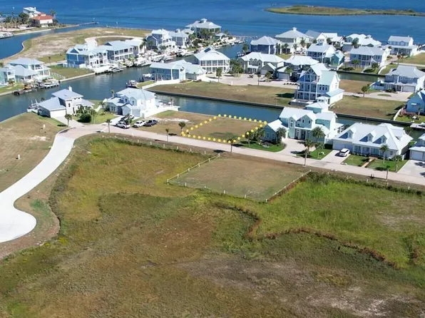 1029 Fiji Dr, Rockport, TX 78382