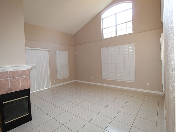 4th image of 7412 Green Tree Dr