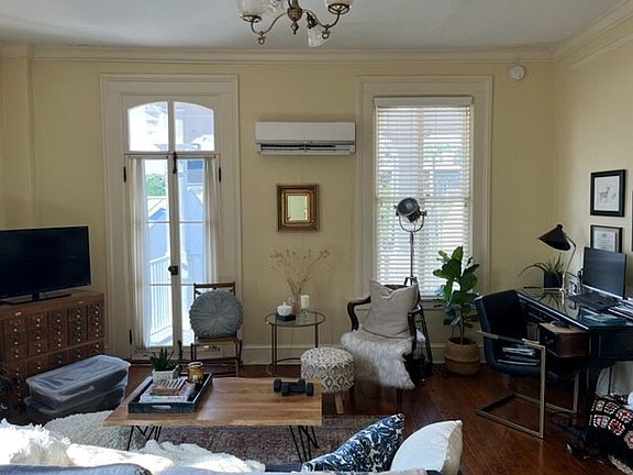 5th image of 107 W Liberty St #10801804