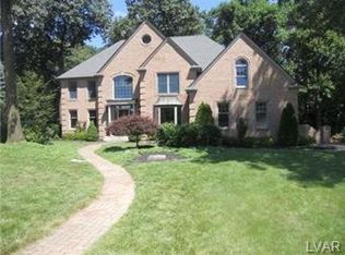 2215 Overlook Ln, Fogelsville, PA 18051