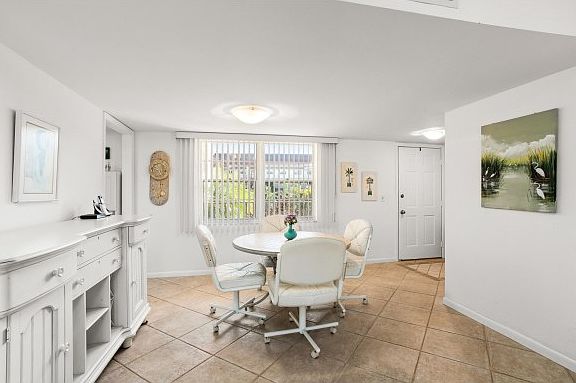 5th image of 921 Seagrape Dr Unit 208