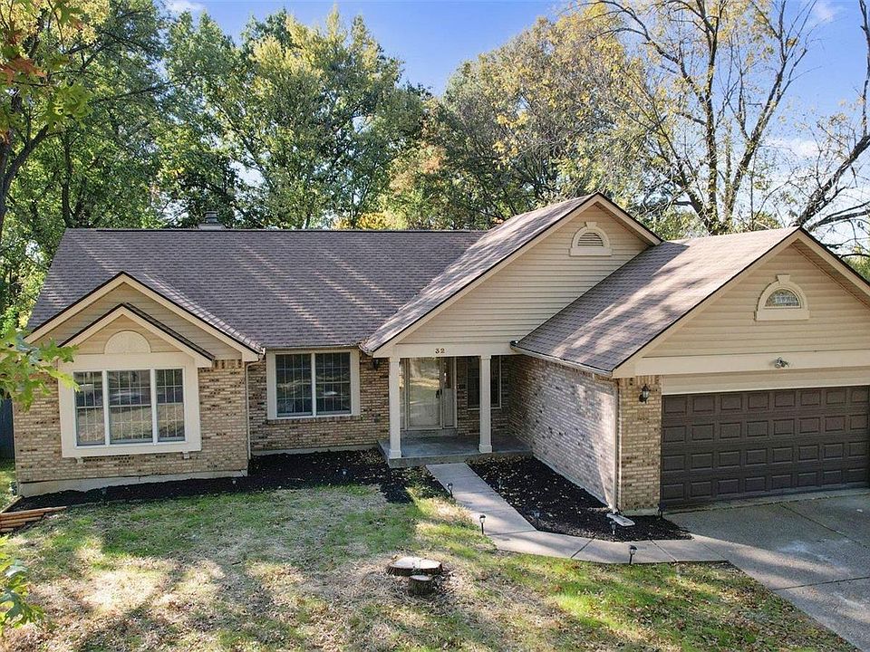 1st image of 32 Nob Hill Dr