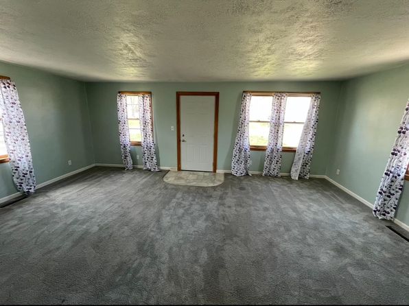 803 E 16th St, Falls City, NE 68355
