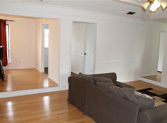 2nd image of 3914 Bucknell Dr