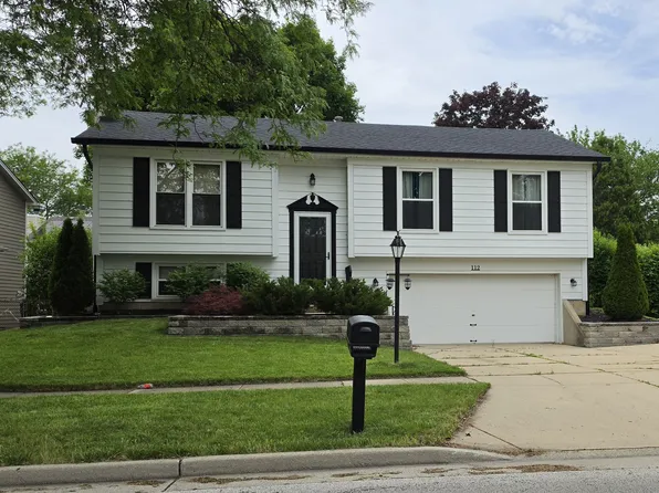 112 S Deerpath Dr, Vernon Hills, IL 60061