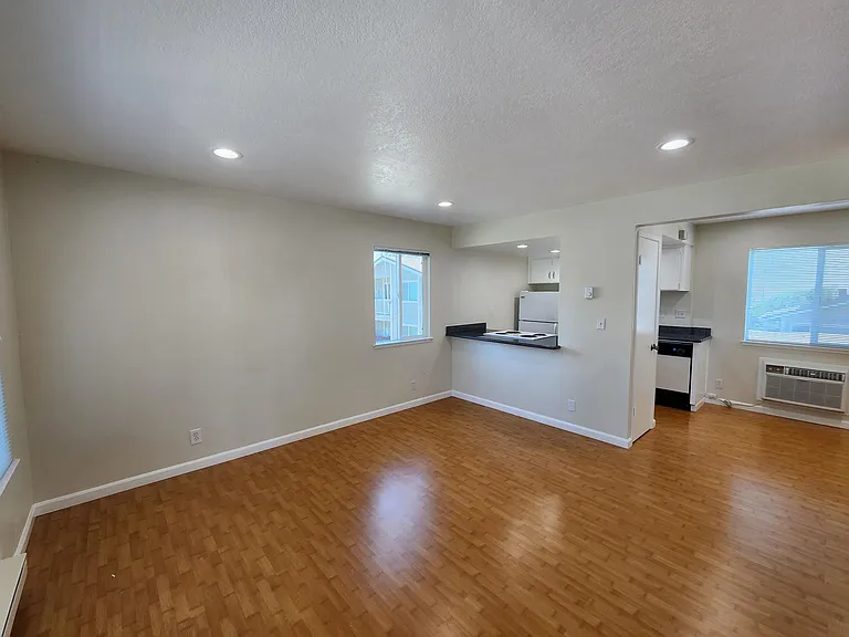 1987 Ascot Dr #1 — Photo 3