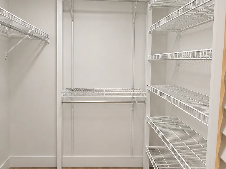 450 Commodore Dr #106 — Photo 2