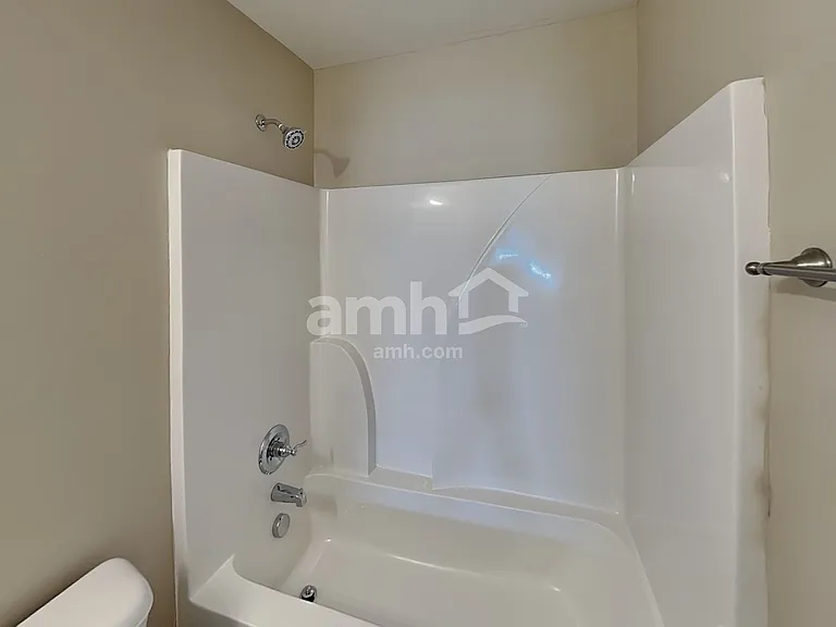 913 Beverly Ct — Photo 17