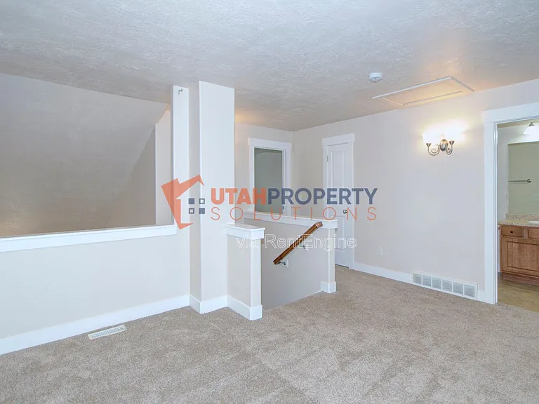 1046 E Quarry View Way — Photo 15