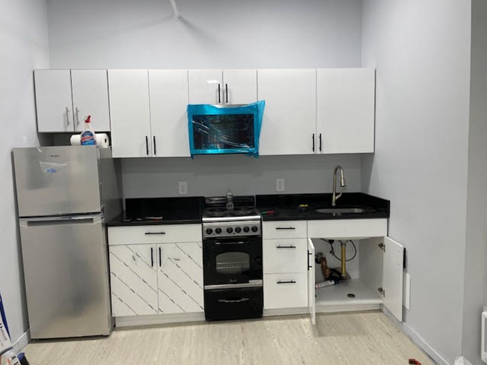 2nd image of 465 W 147th St #5