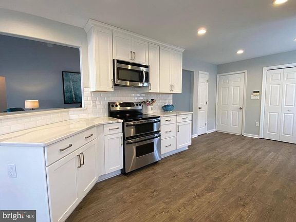 2nd image of 203 Lakeside Dr