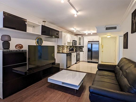 3rd image of 208 Meridian Ave APT 1