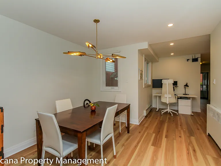 220 Cowley Ave — Photo 16