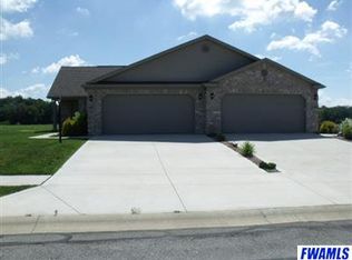 301 Pumpkin Ridge Ct, Columbia City, IN