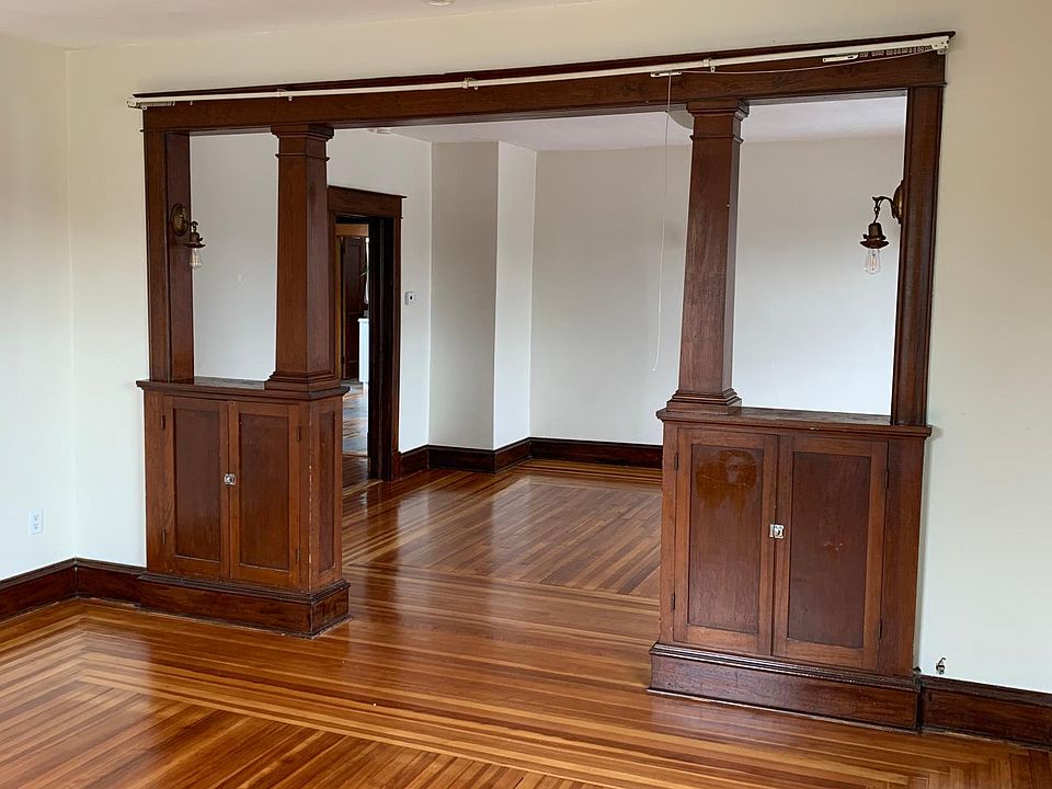 1st image of 368 Allen St Floor 3