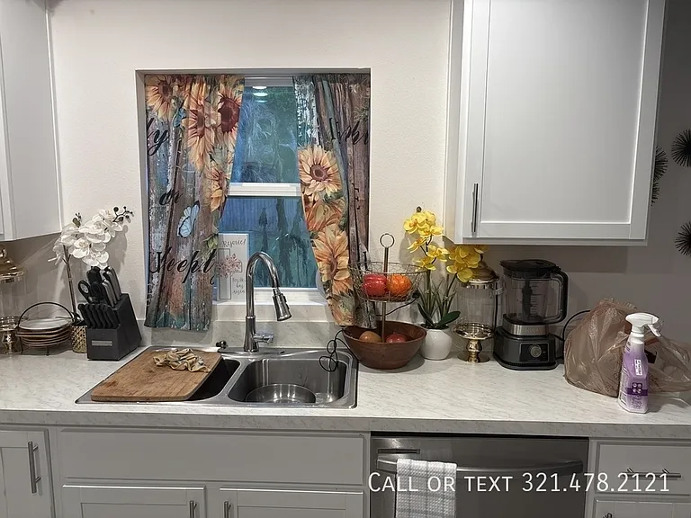 567 Poplar St SE — Photo 3