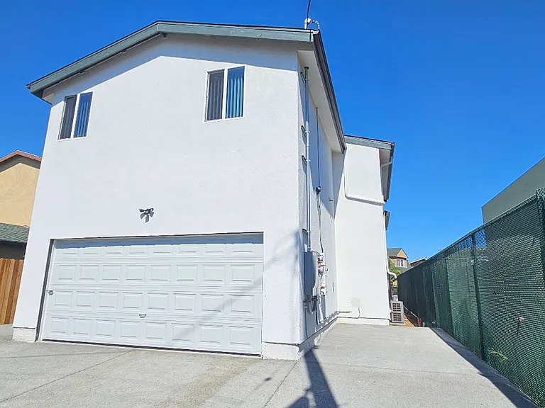 3839 Woodlawn Ave — Photo 50