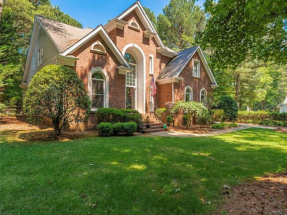 3rd image of 112 Pine Cliff Ln