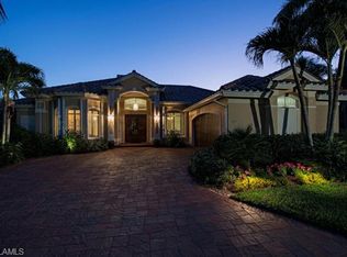 902 Spanish Moss Trl, Naples, FL 34108