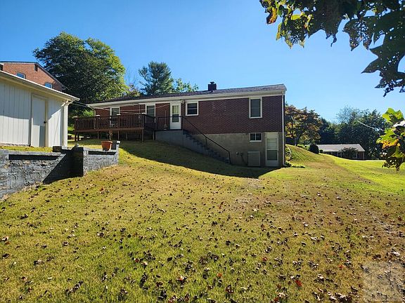 3rd image of 1202 Mountain Rd