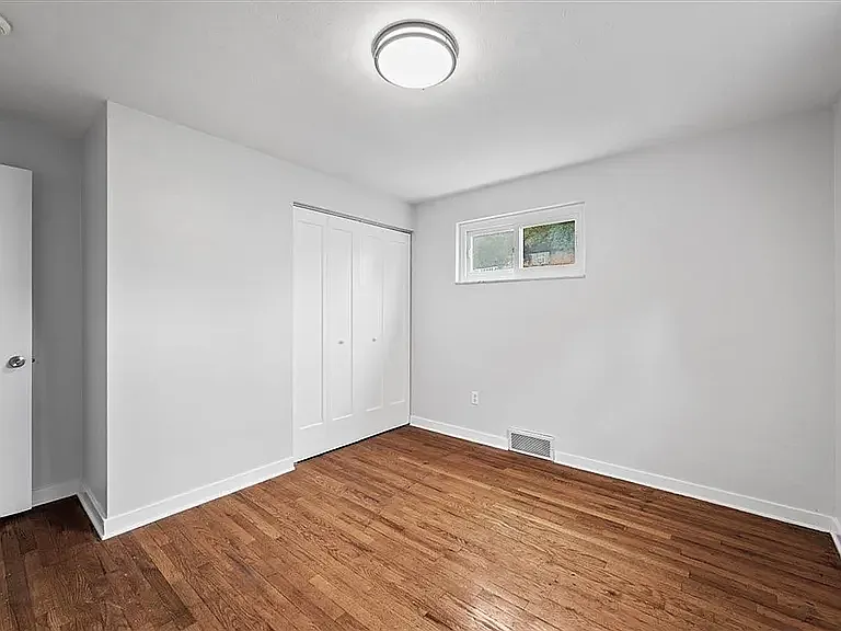 1423 Lakeside Dr — Photo 12